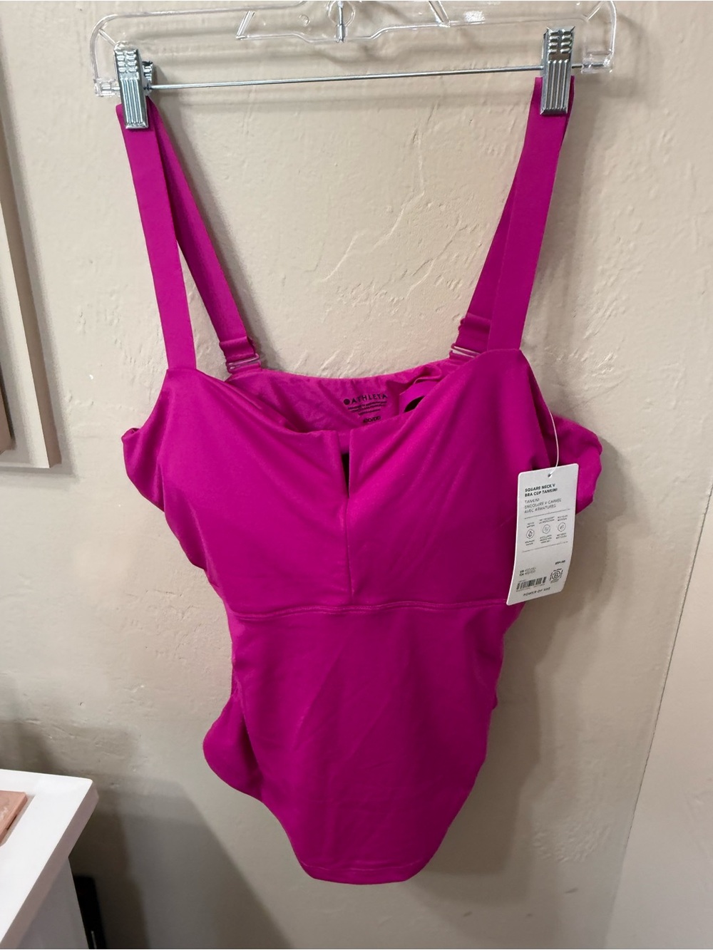 Athleta magenta  tankini 40D/DD
NWT